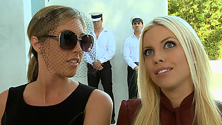 Beauty blonde Samantha Saint enjoys..