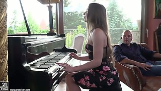 Sexy Russian pianist Nicole Pearl hooks..